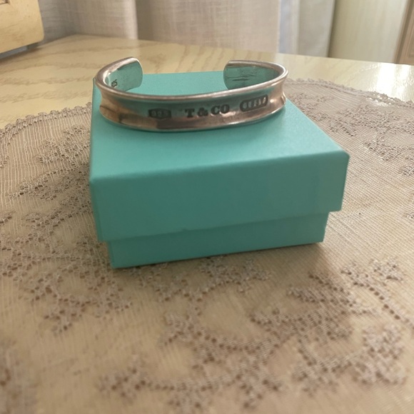 Tiffany and co cuff bracelet - Picture 2 of 6